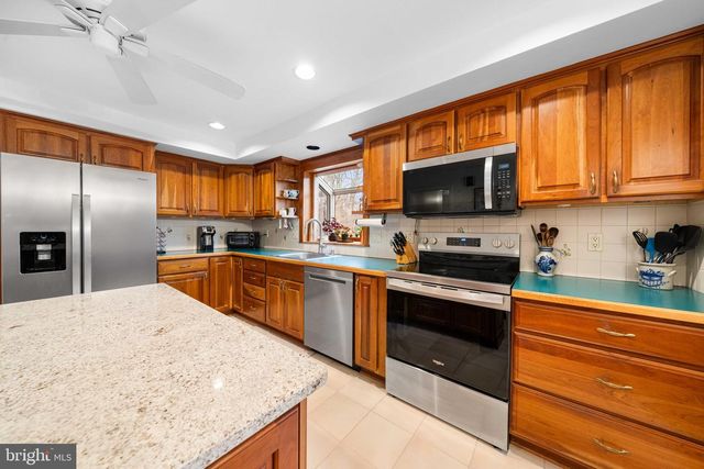 105 CHAPEL HILL DR, Newark, DE 19711