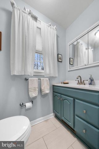 105 CHAPEL HILL DR, Newark, DE 19711