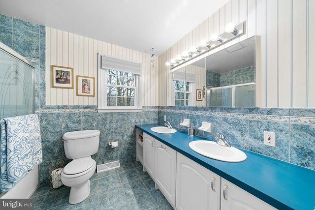 105 CHAPEL HILL DR, Newark, DE 19711