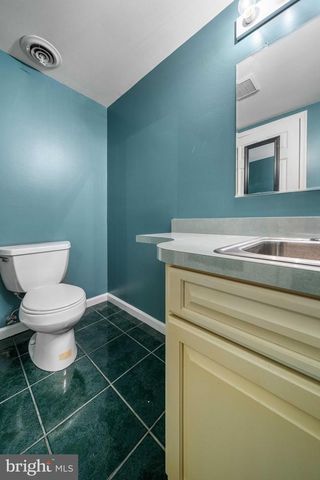 105 CHAPEL HILL DR, Newark, DE 19711