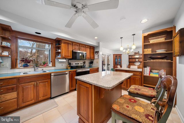 105 CHAPEL HILL DR, Newark, DE 19711