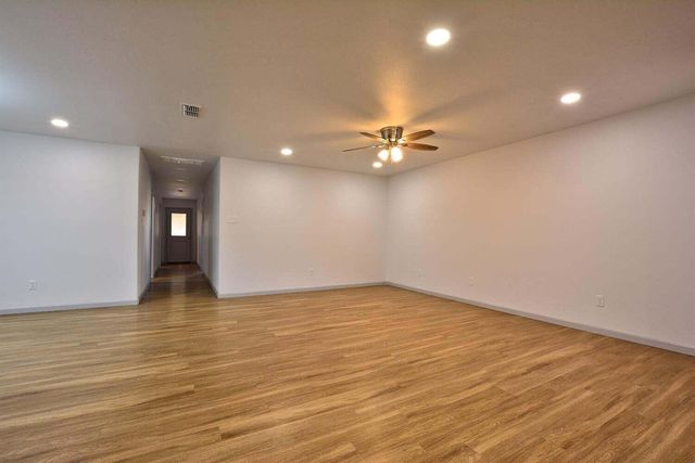 1209 N Essex Avenue, Lubbock, TX 79416