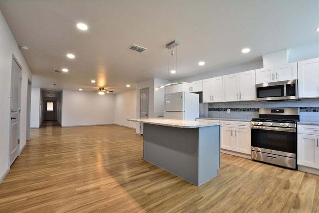 1209 N Essex Avenue, Lubbock, TX 79416