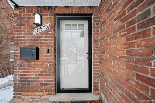 16575 Pinehurst Street, Detroit, MI 48221