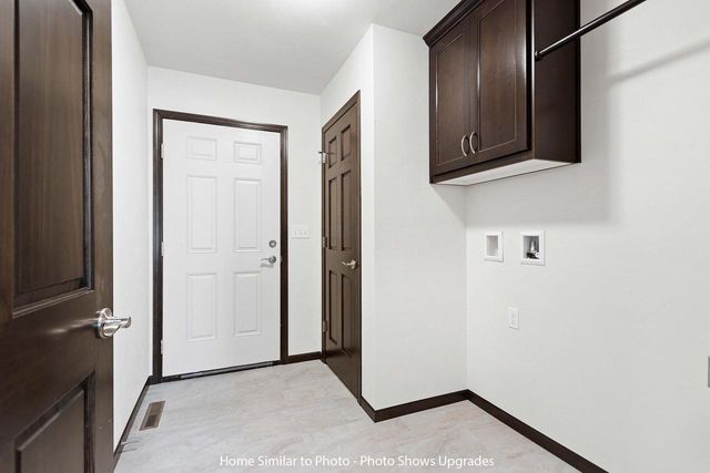 1926 HUFFCUTT LANE, Waupaca, WI 54981