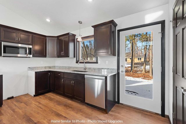 1926 HUFFCUTT LANE, Waupaca, WI 54981