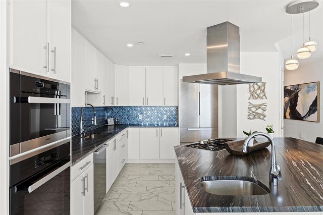 15 AVALON STREET 502, Clearwater Beach, FL 33767