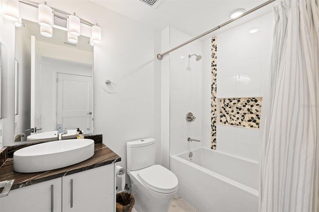 15 AVALON STREET 502, Clearwater Beach, FL 33767