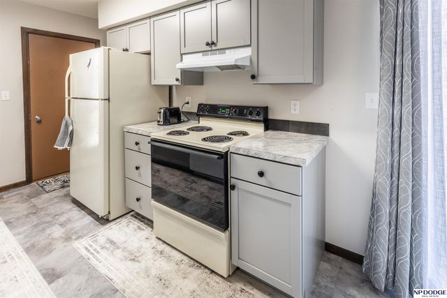 709 Sunny Slope Road, Lincoln, NE 68505