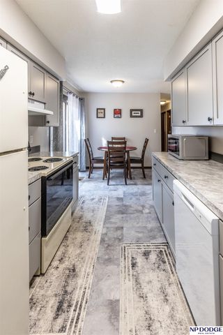 709 Sunny Slope Road, Lincoln, NE 68505