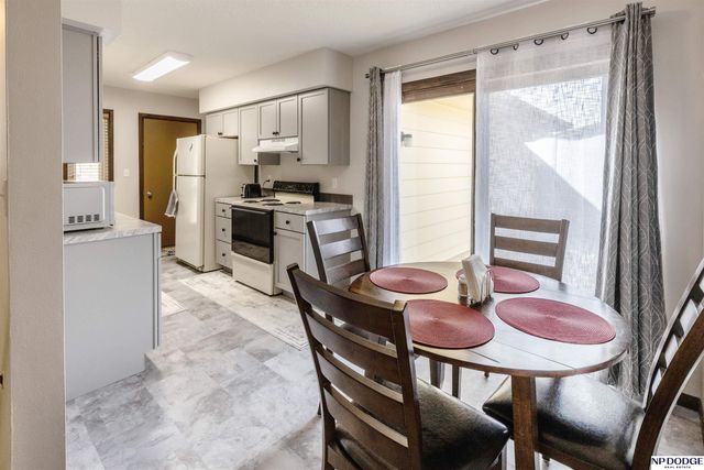 709 Sunny Slope Road, Lincoln, NE 68505