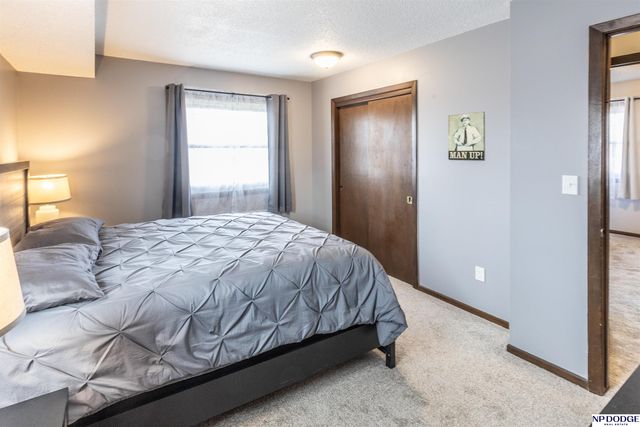 709 Sunny Slope Road, Lincoln, NE 68505