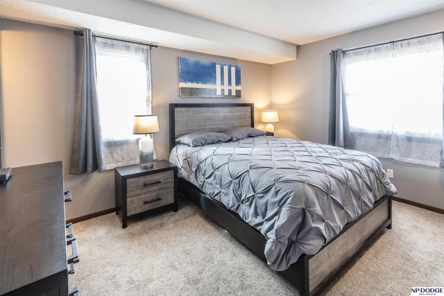 709 Sunny Slope Road, Lincoln, NE 68505