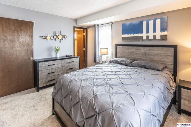 709 Sunny Slope Road, Lincoln, NE 68505