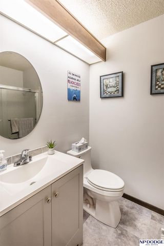 709 Sunny Slope Road, Lincoln, NE 68505