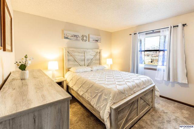 709 Sunny Slope Road, Lincoln, NE 68505