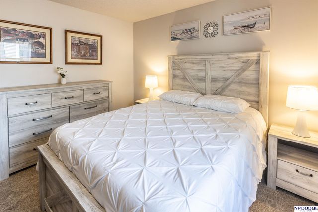 709 Sunny Slope Road, Lincoln, NE 68505