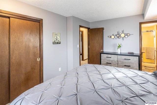 709 Sunny Slope Road, Lincoln, NE 68505