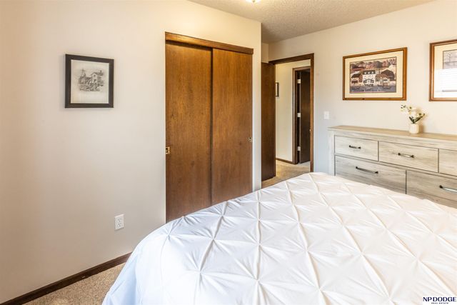 709 Sunny Slope Road, Lincoln, NE 68505