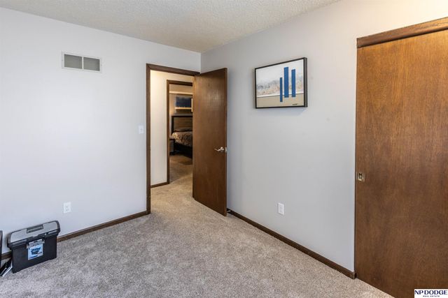 709 Sunny Slope Road, Lincoln, NE 68505