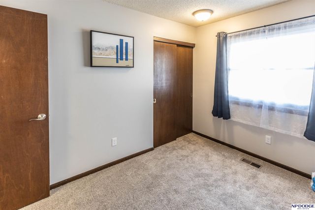 709 Sunny Slope Road, Lincoln, NE 68505