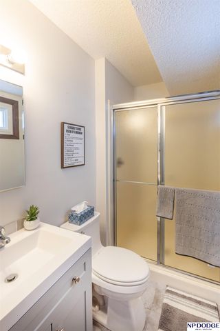 709 Sunny Slope Road, Lincoln, NE 68505