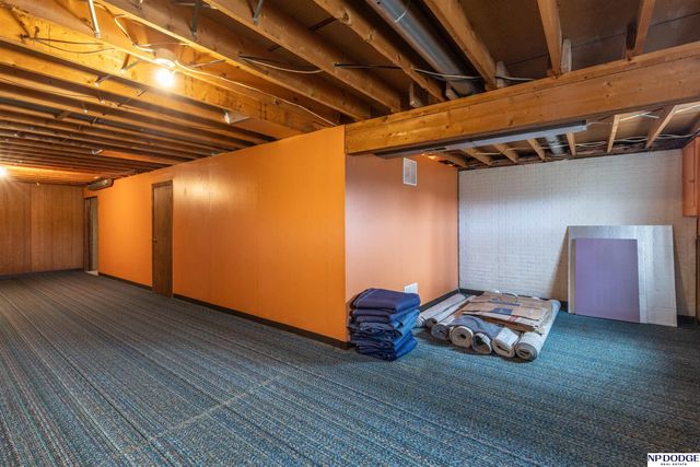 709 Sunny Slope Road, Lincoln, NE 68505