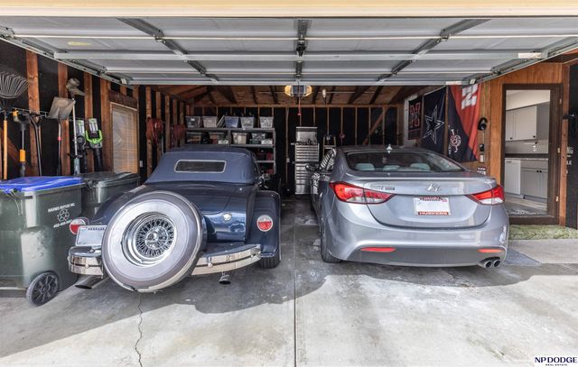 709 Sunny Slope Road, Lincoln, NE 68505