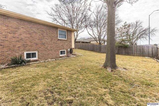 709 Sunny Slope Road, Lincoln, NE 68505