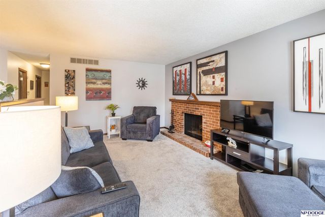 709 Sunny Slope Road, Lincoln, NE 68505