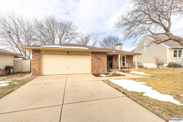 709 Sunny Slope Road, Lincoln, NE 68505