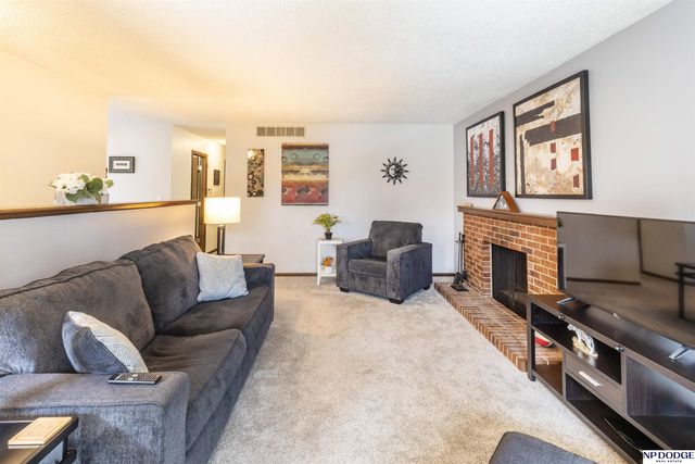 709 Sunny Slope Road, Lincoln, NE 68505