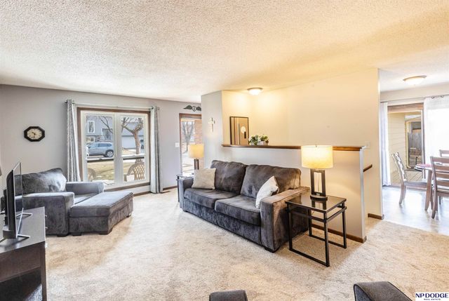 709 Sunny Slope Road, Lincoln, NE 68505