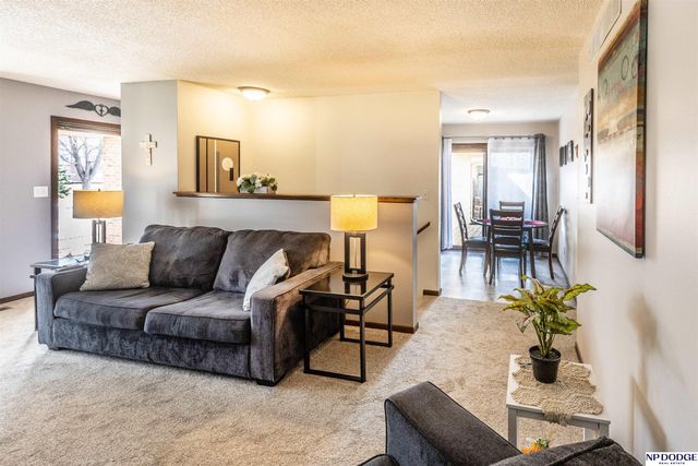 709 Sunny Slope Road, Lincoln, NE 68505