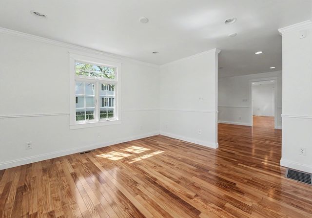 250 Chelmsford St, Chelmsford, MA 01824