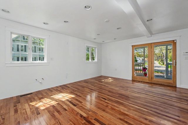 250 Chelmsford St, Chelmsford, MA 01824