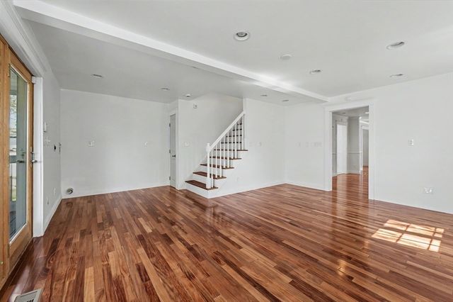 250 Chelmsford St, Chelmsford, MA 01824