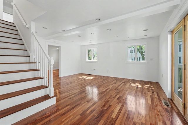 250 Chelmsford St, Chelmsford, MA 01824