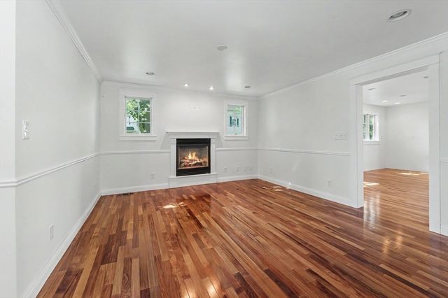 250 Chelmsford St, Chelmsford, MA 01824