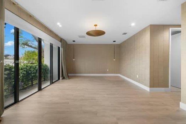 6812 SW 80th St 0, Miami, FL 33143
