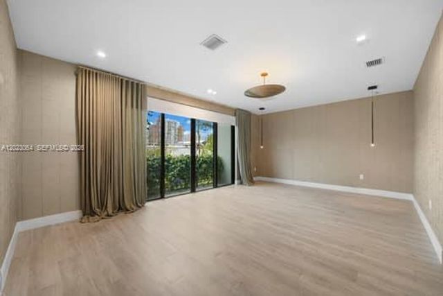 6812 SW 80th St 0, Miami, FL 33143