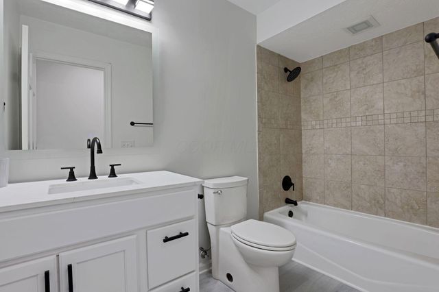 6375 W Mohican Drive, Powell, OH 43065
