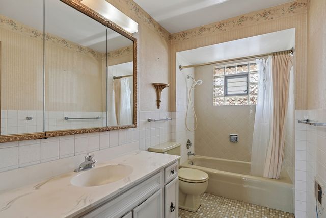 4738 N Potawatomie Avenue, Chicago, IL 60656