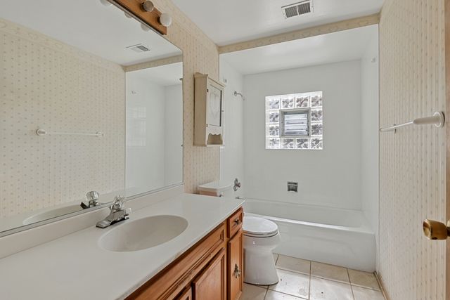 4738 N Potawatomie Avenue, Chicago, IL 60656