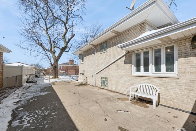 4738 N Potawatomie Avenue, Chicago, IL 60656