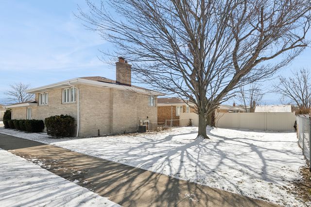 4738 N Potawatomie Avenue, Chicago, IL 60656