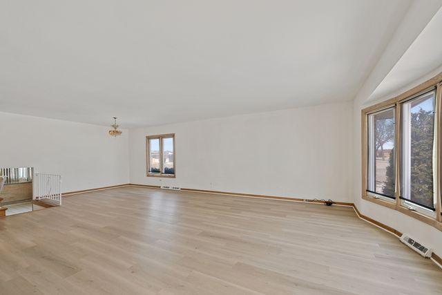 4738 N Potawatomie Avenue, Chicago, IL 60656