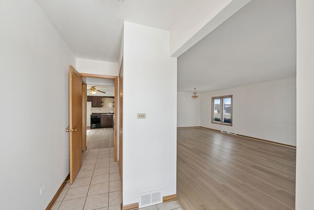 4738 N Potawatomie Avenue, Chicago, IL 60656