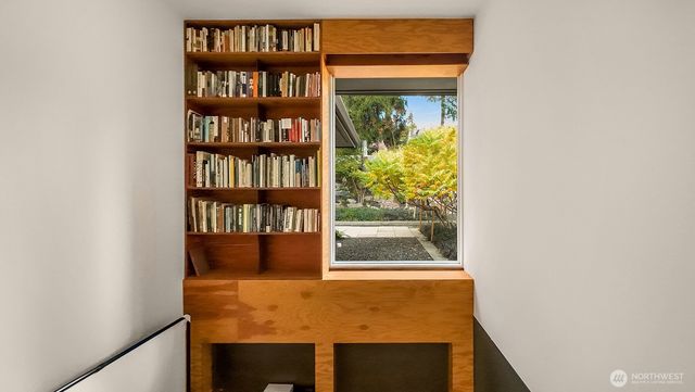 1207 26th Avenue E, Seattle, WA 98112