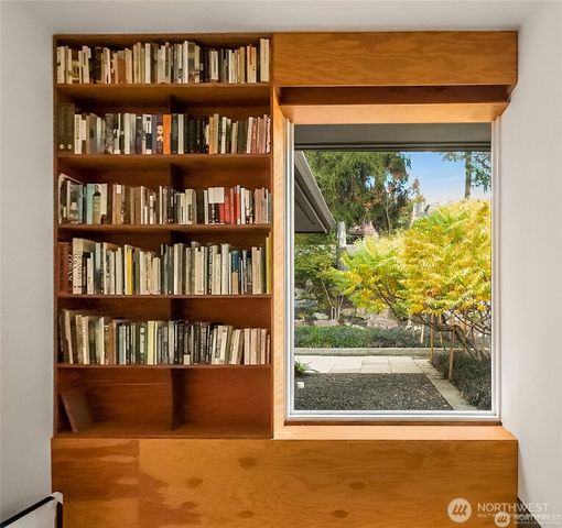 1207 26th Avenue E, Seattle, WA 98112